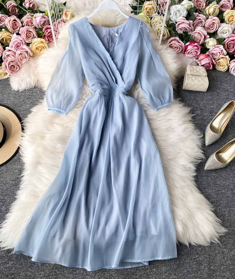 Effortlessly Elegant Dress with a Timeless Design
