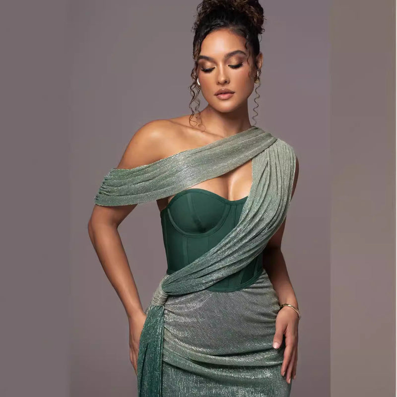 Well Tailored Dress with a Graceful Silhouette