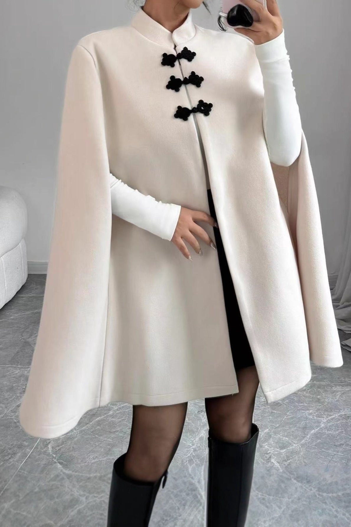Well Tailored Coat with a Graceful Silhouette
