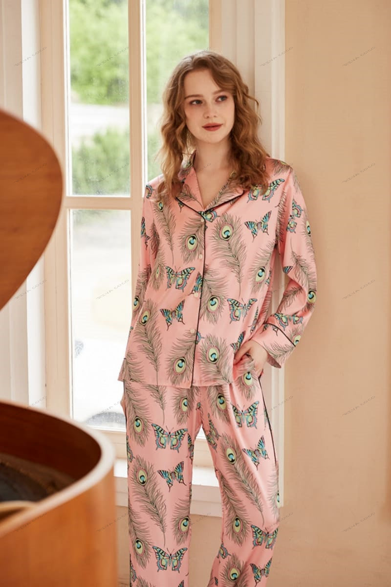 Well Tailored Garment with a Graceful Silhouette