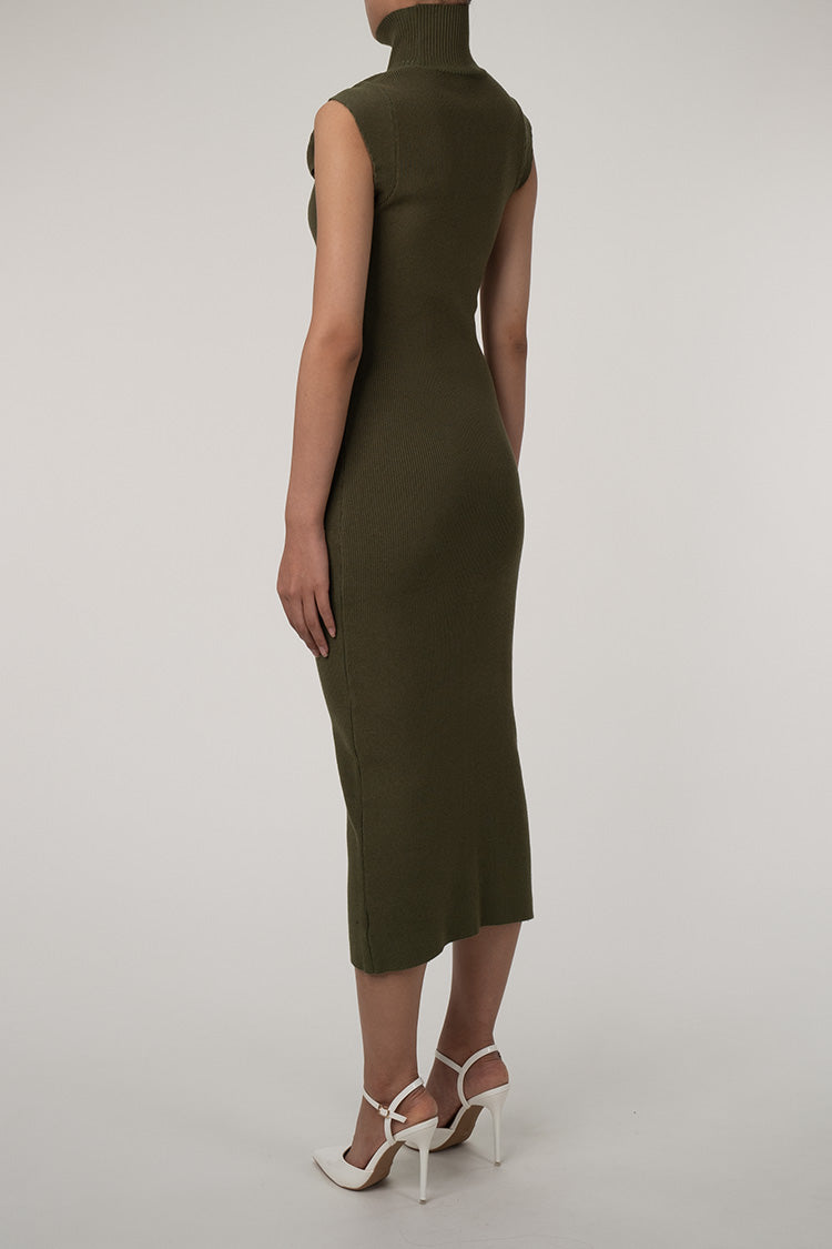 Well Tailored Sweater with a Graceful Silhouette