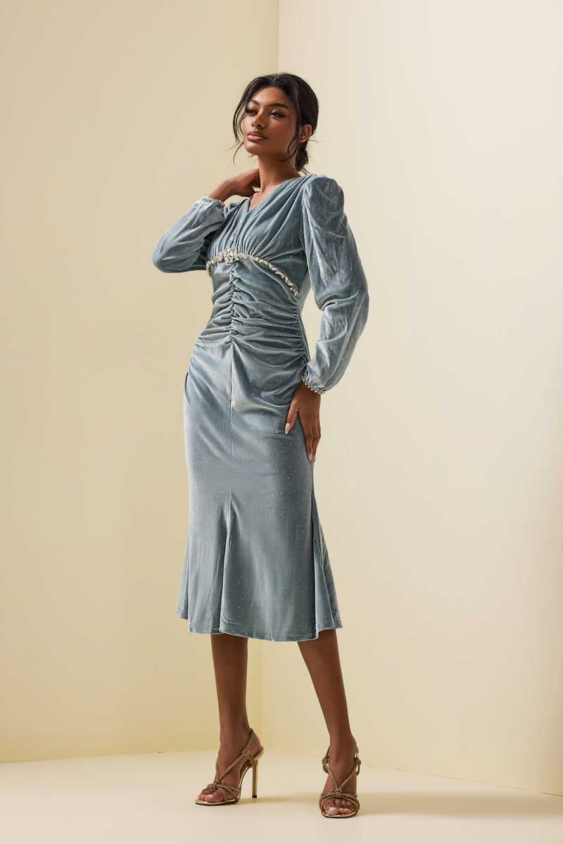 Beautifully Finished Dress in a Timeless Design