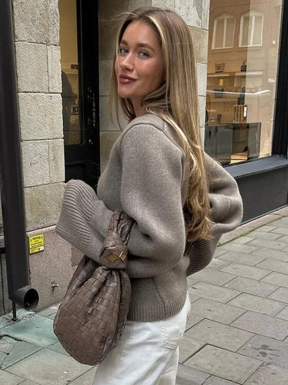 Well Tailored Cardigan with a Graceful Silhouette