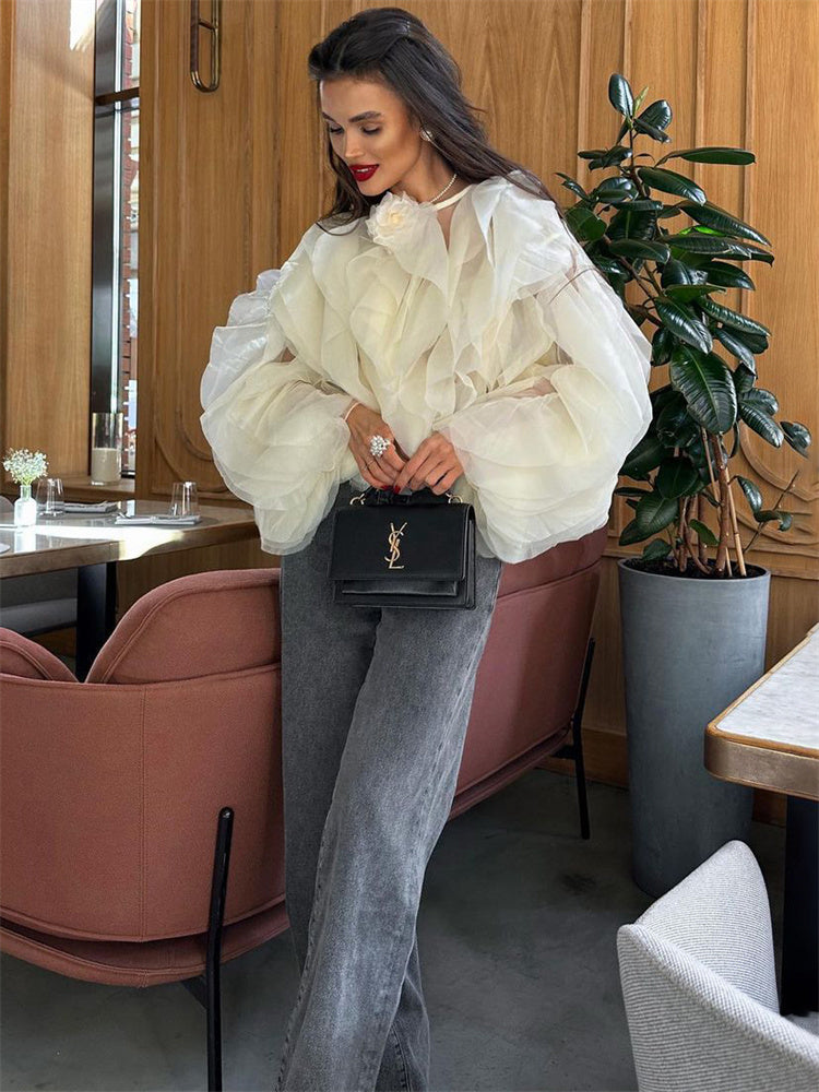 Well Tailored Blouse with a Graceful Silhouette