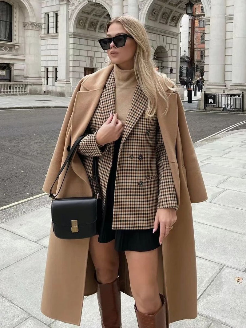 Effortlessly Elegant Jacket with a Timeless Design