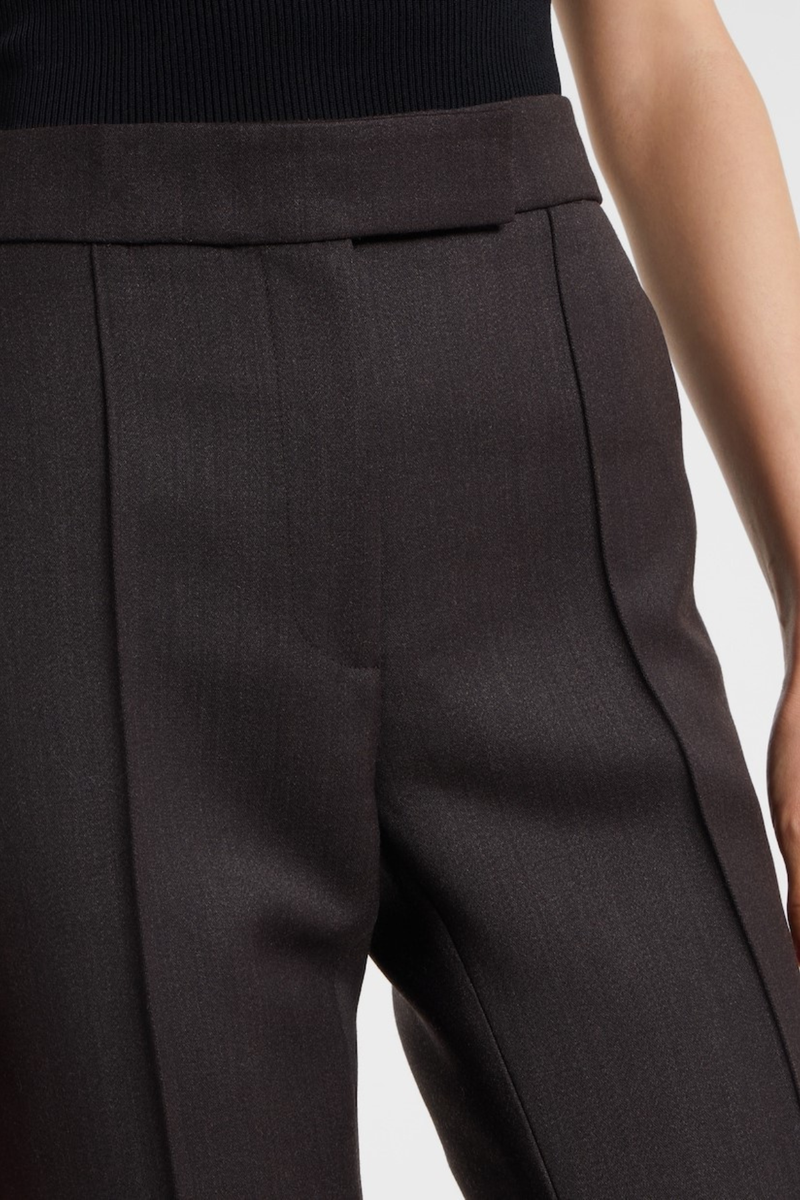 Gracefully Styled Pants for Any Occasion