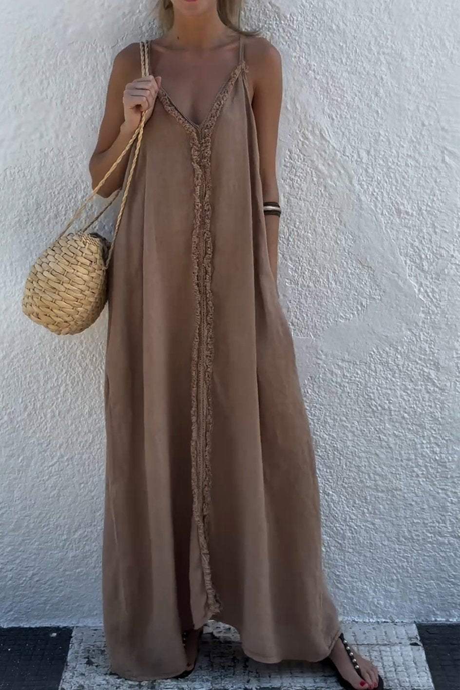 Effortlessly Elegant Dress with a Timeless Design