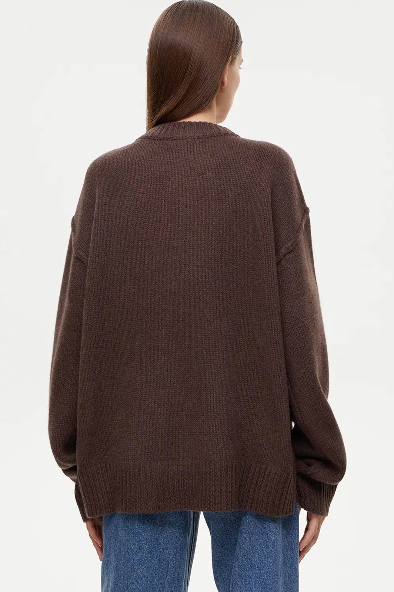 Well Tailored Sweater with a Graceful Silhouette