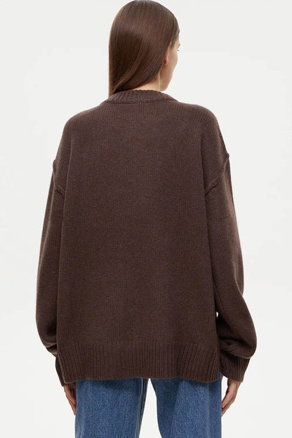 Well Tailored Sweater with a Graceful Silhouette