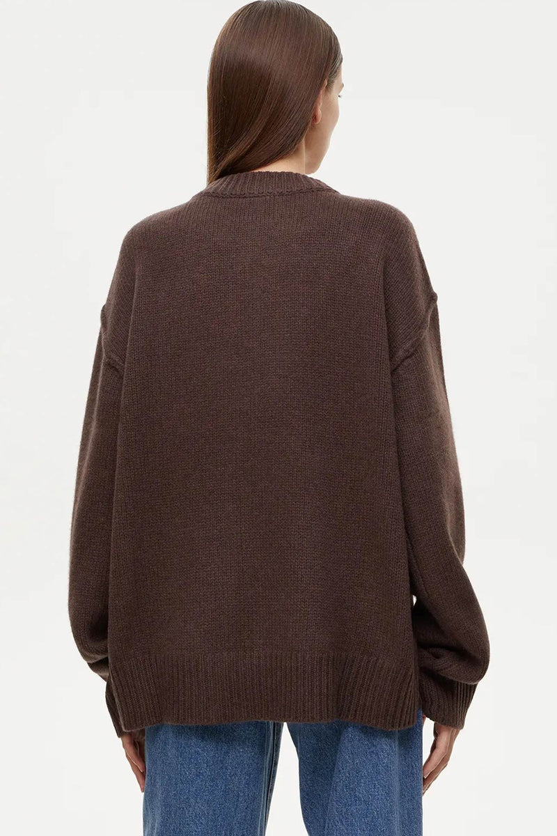 Well Tailored Sweater with a Graceful Silhouette