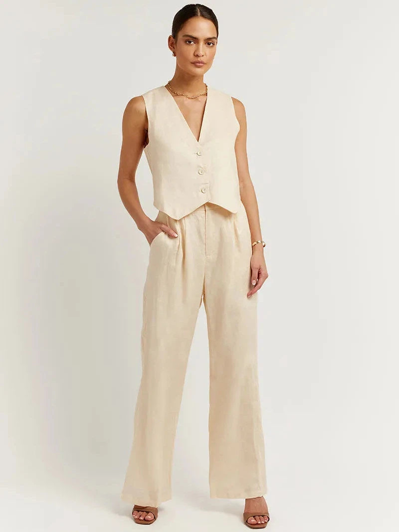 Effortlessly Elegant Pants with a Timeless Design