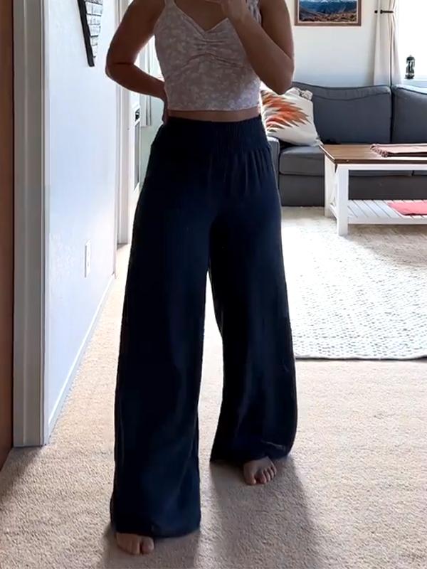 Effortlessly Elegant Trousers with a Timeless Design