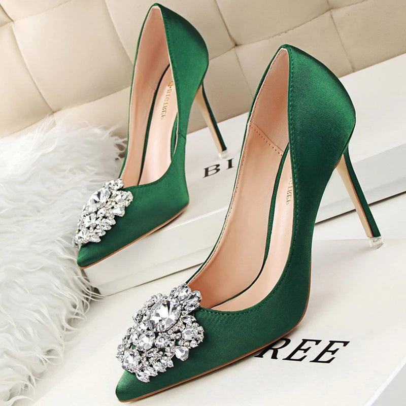 A Vintage Style Heels with Delicate Timeless Details