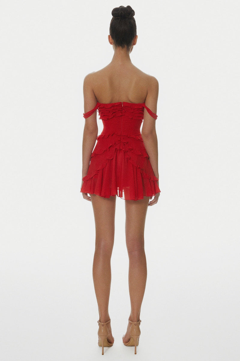 Well Tailored Dress with a Graceful Silhouette
