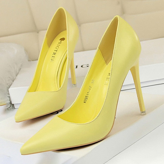 A Vintage Style Heels with Delicate Timeless Details