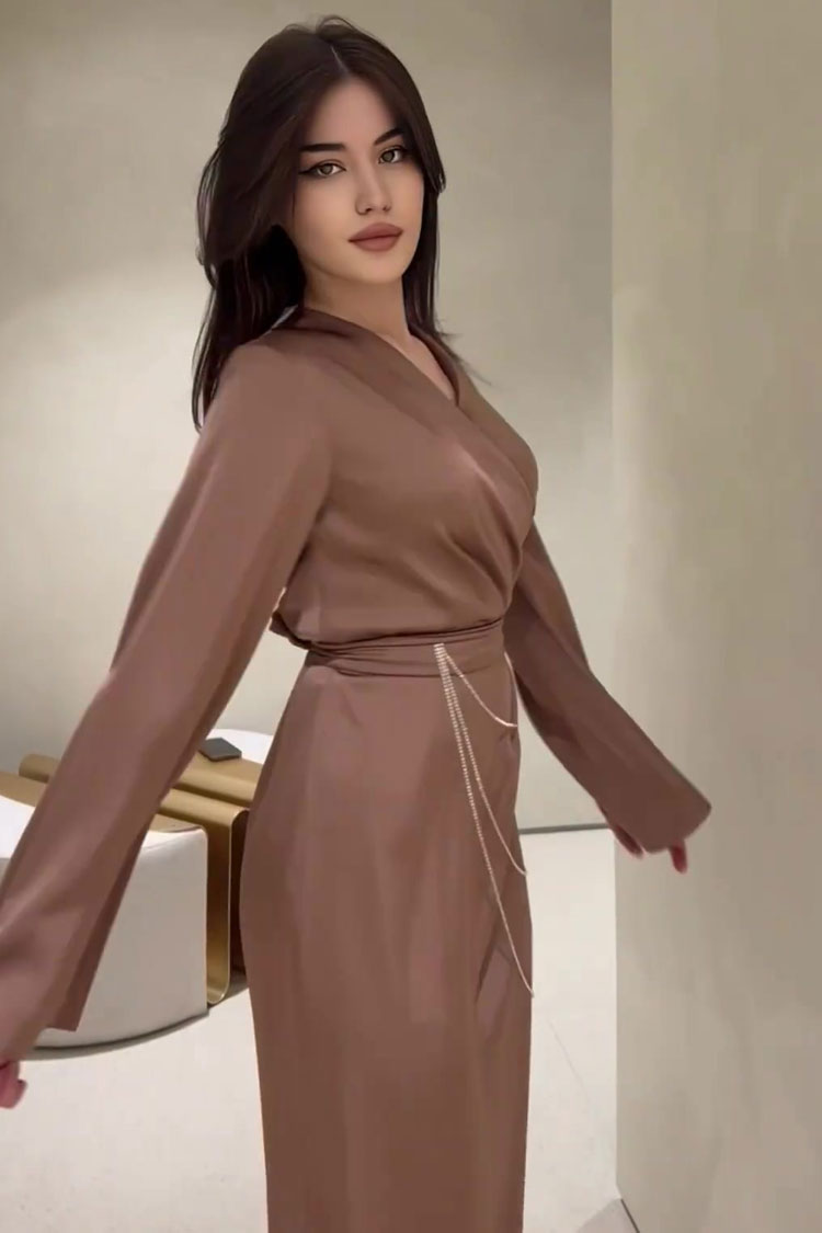 Beautifully Crafted Dress in a Classic Style