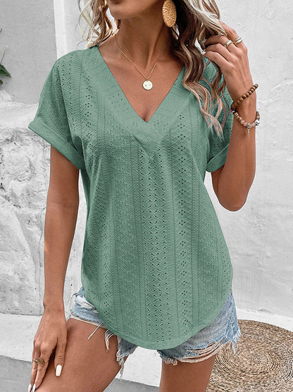 Effortlessly Elegant T-Shirt with a Timeless Design