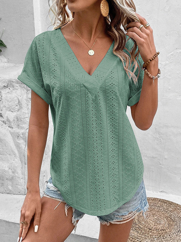 Effortlessly Elegant T-Shirt with a Timeless Design
