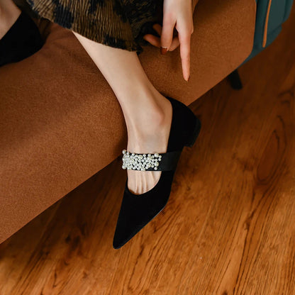 Well Tailored Shoes with a Graceful Silhouette