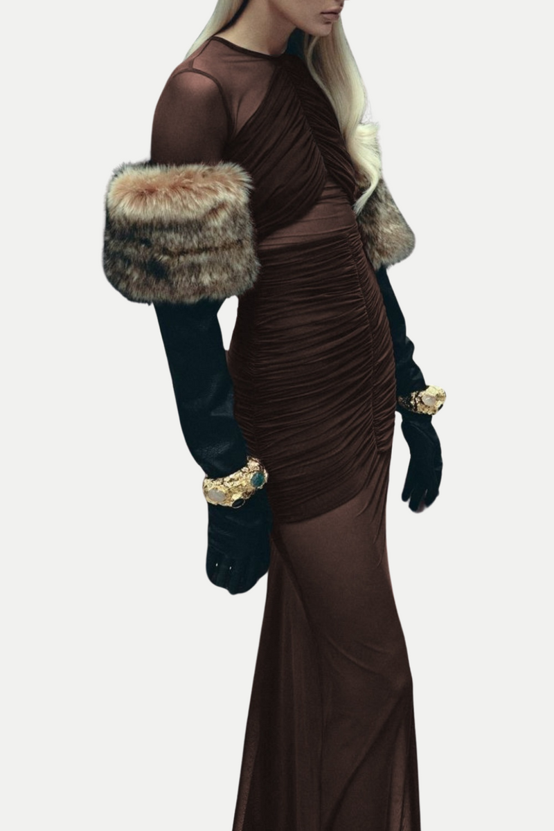 Beautifully Finished Dress in a Timeless Design