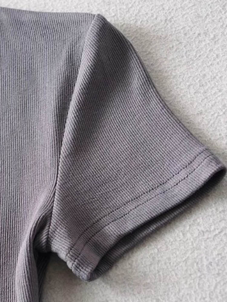 Effortlessly Elegant T-Shirt with a Timeless Design