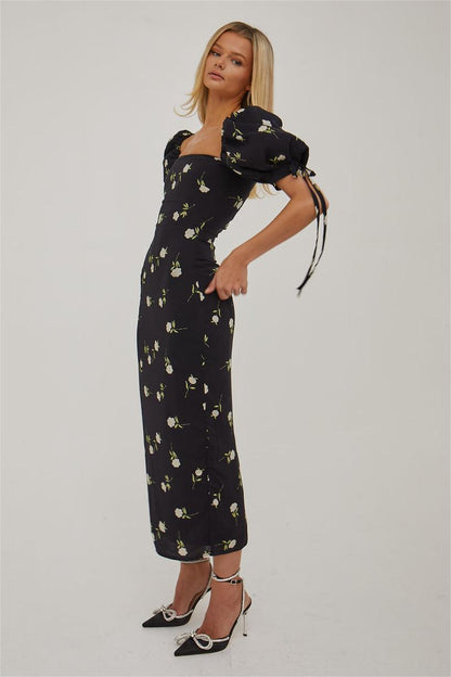 Gracefully Styled Dress for Any Occasion