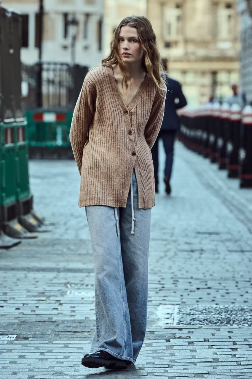 Effortlessly Elegant Cardigan with a Timeless Design