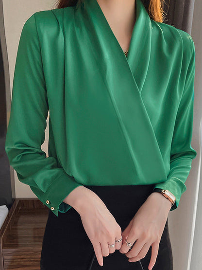 Classic Vintage Blouse with a Flattering Fit