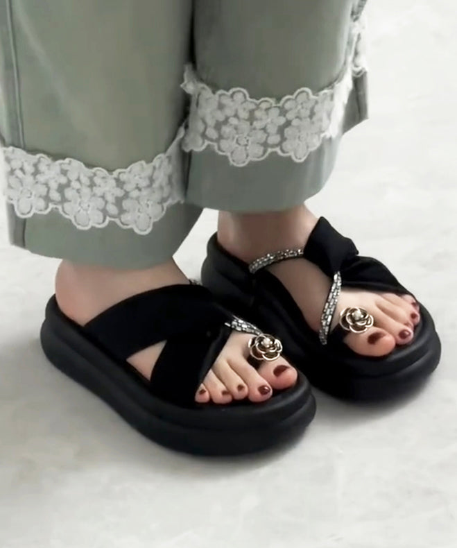 Well Tailored Sandals with a Graceful Silhouette