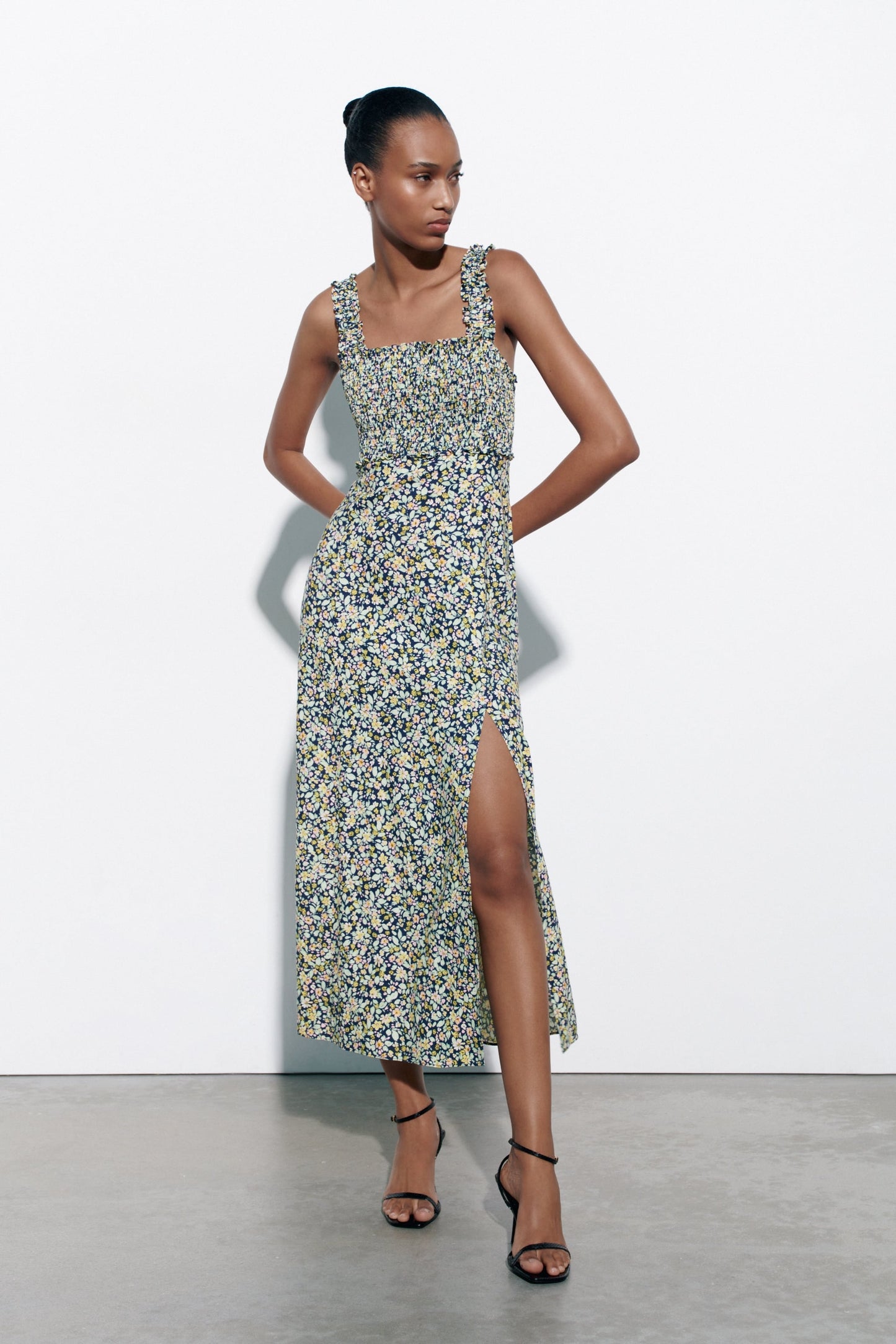 Classic Vintage Dress with a Flattering Fit