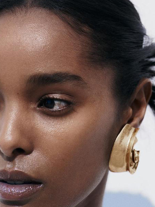 Gracefully Styled Garment for Any Occasion