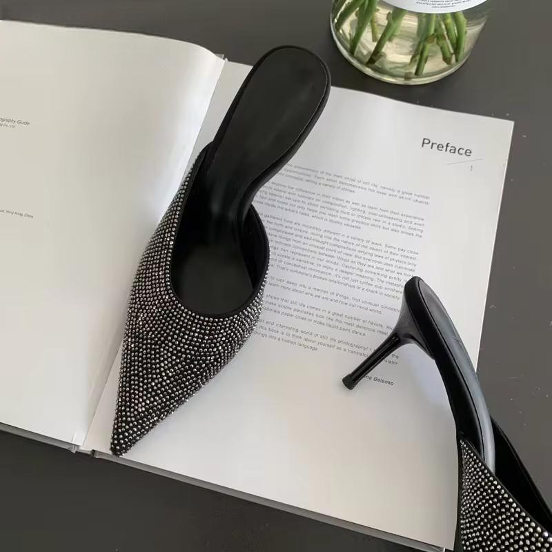 Polished Heels with an Effortless Classic Look