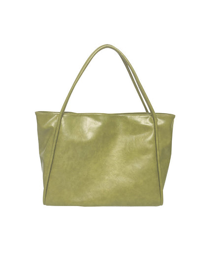 Well Tailored Bag with a Graceful Silhouette