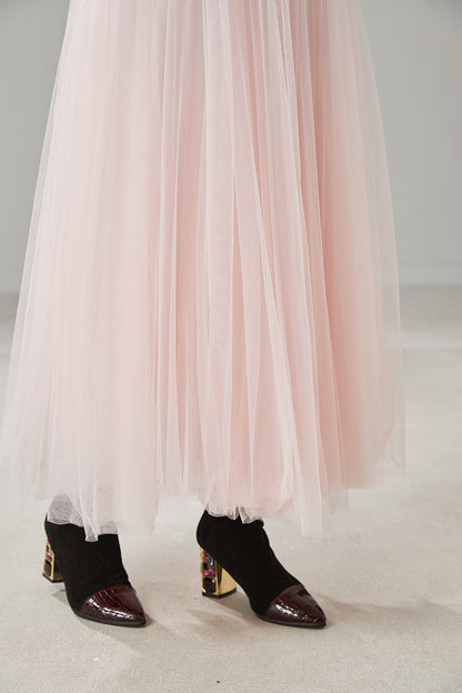 Well Tailored Garment with a Graceful Silhouette