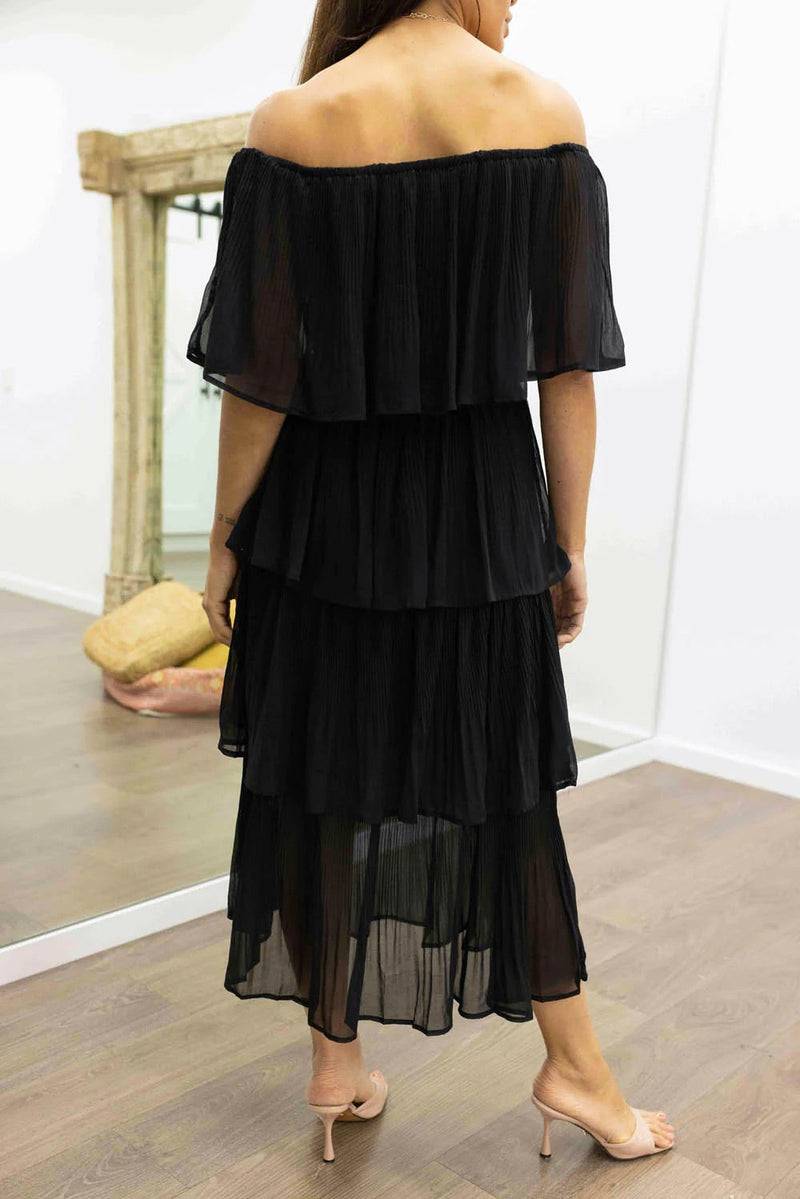 Well Tailored Dress with a Graceful Silhouette