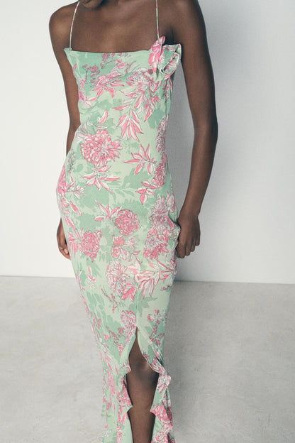 Effortlessly Elegant Dress with a Timeless Design