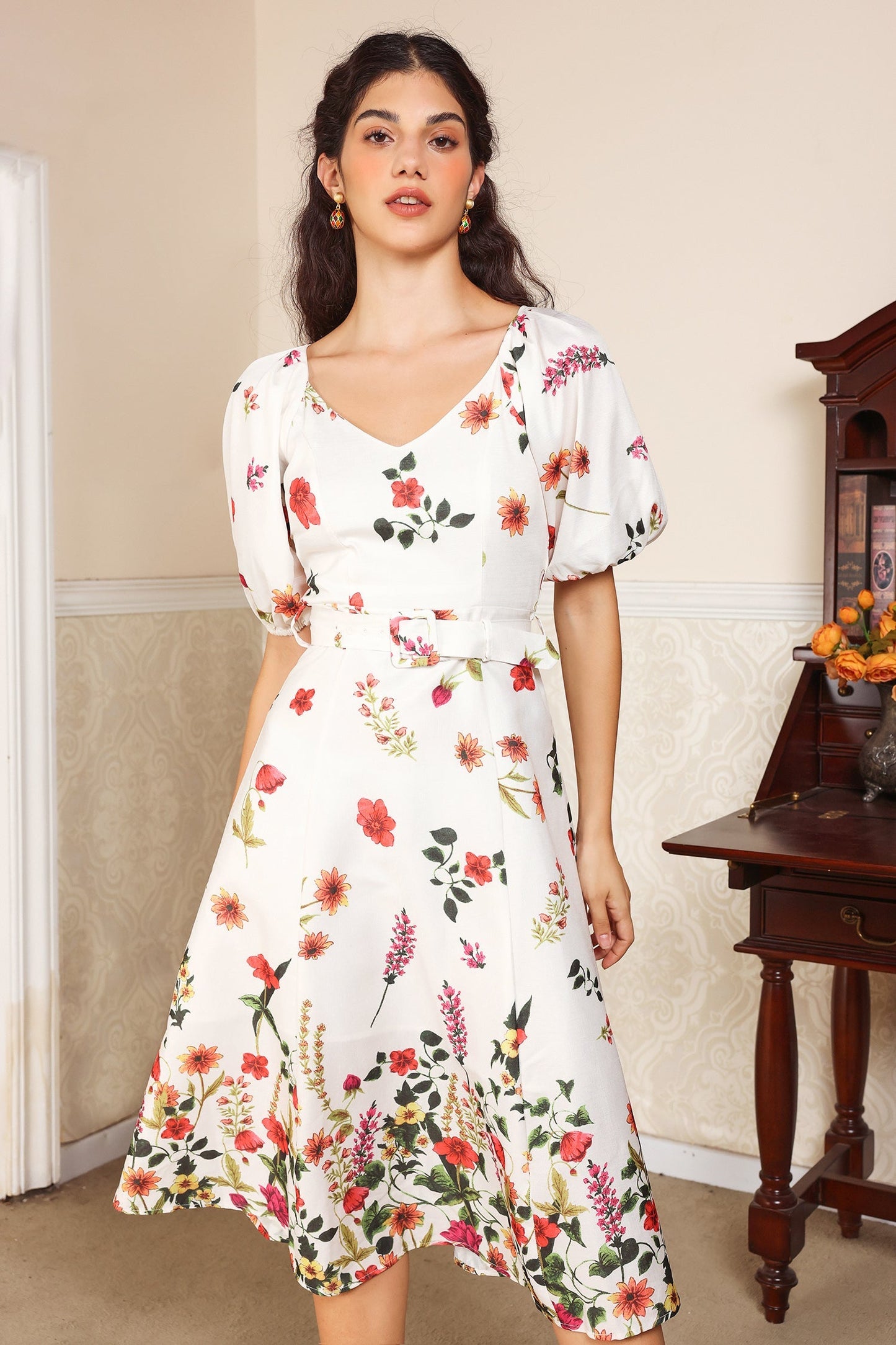 Beautifully Finished Dress in a Timeless Design