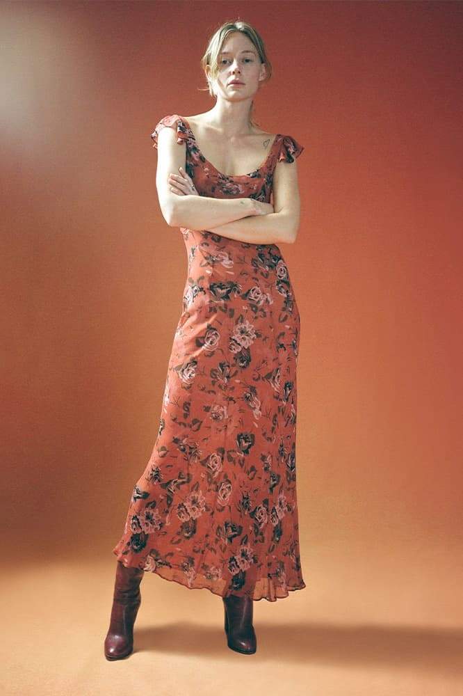 Effortlessly Elegant Dress with a Timeless Design