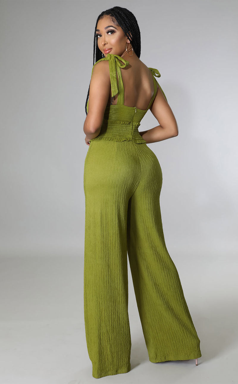 Effortlessly Elegant Pants with a Timeless Design