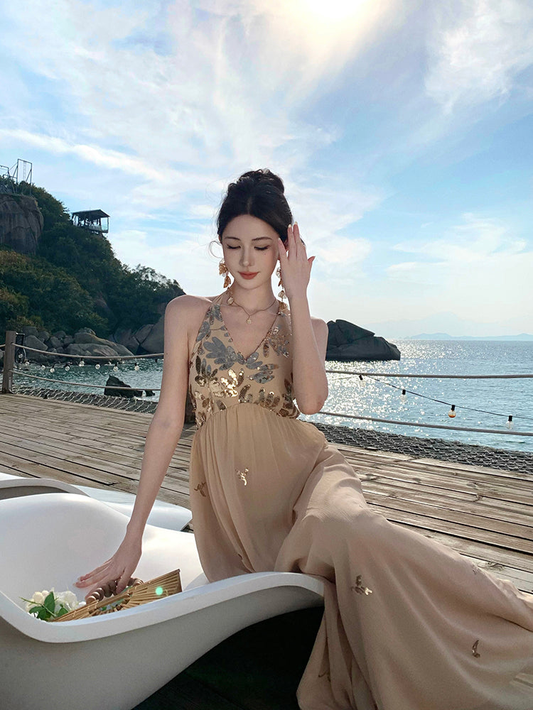 Beautifully Finished Dress in a Timeless Design