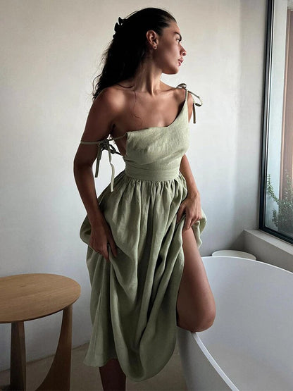 Well Tailored Dress with a Graceful Silhouette