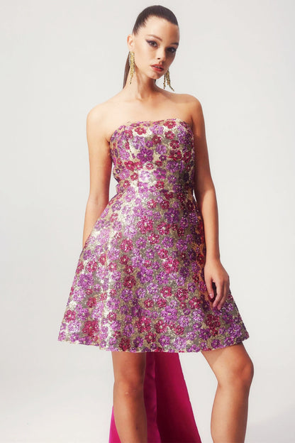 Gracefully Styled Dress for Any Occasion