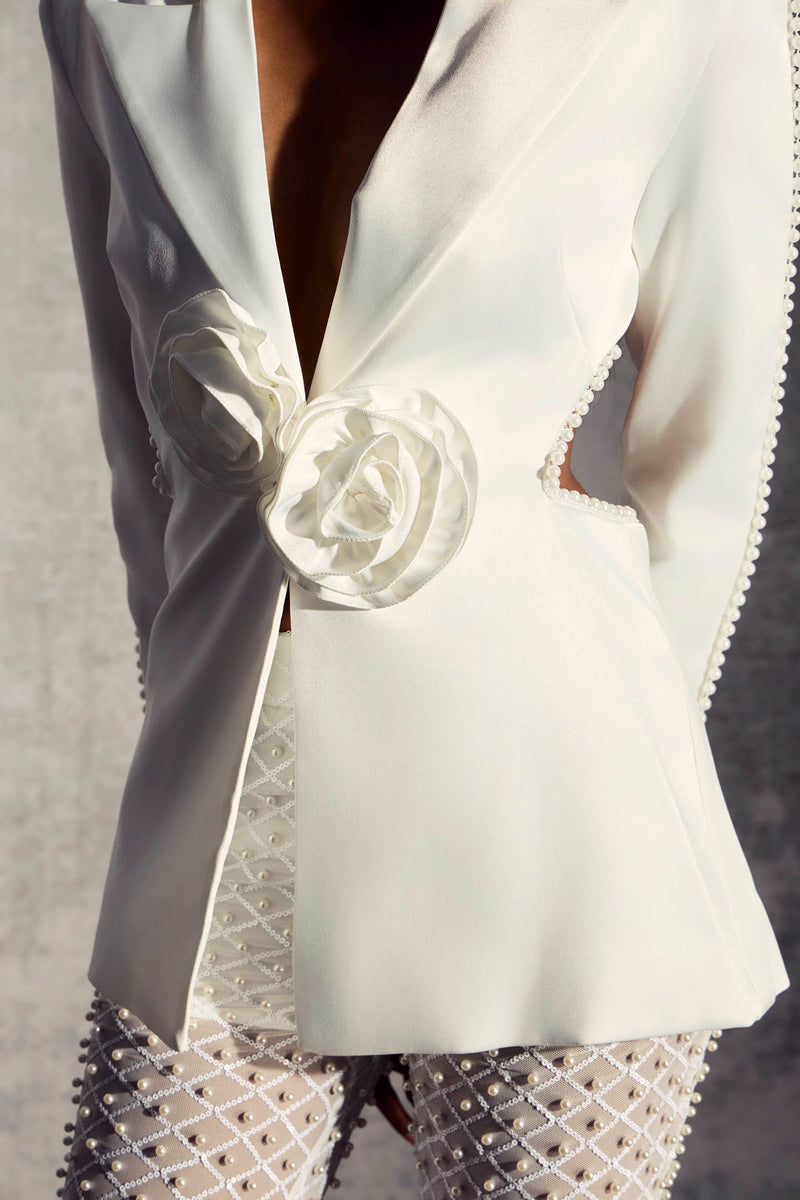 Effortlessly Elegant Pants with a Timeless Design