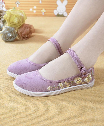 Effortlessly Elegant Shoes with a Timeless Design