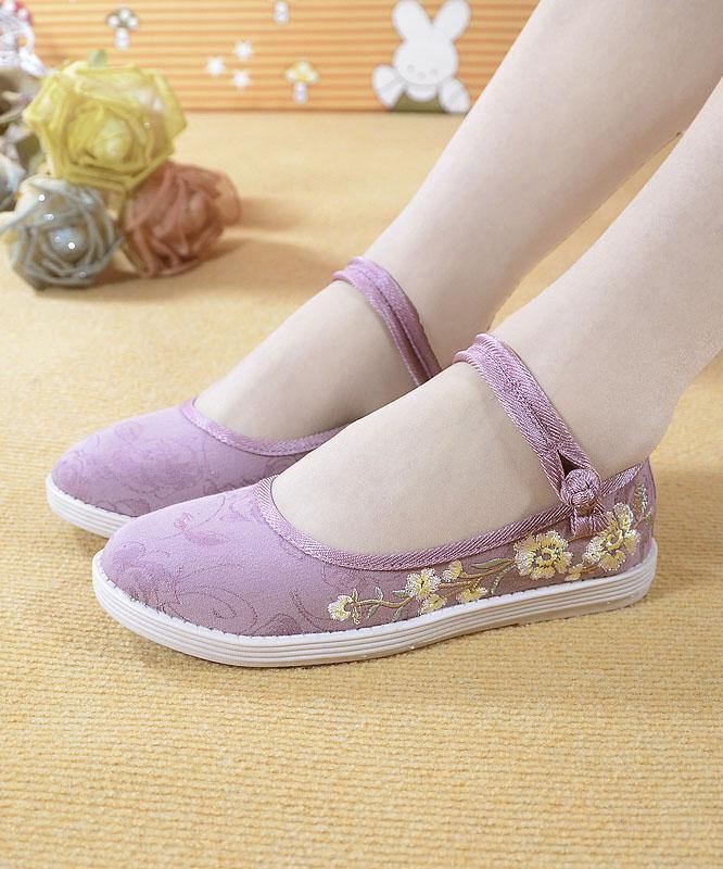 Effortlessly Elegant Shoes with a Timeless Design