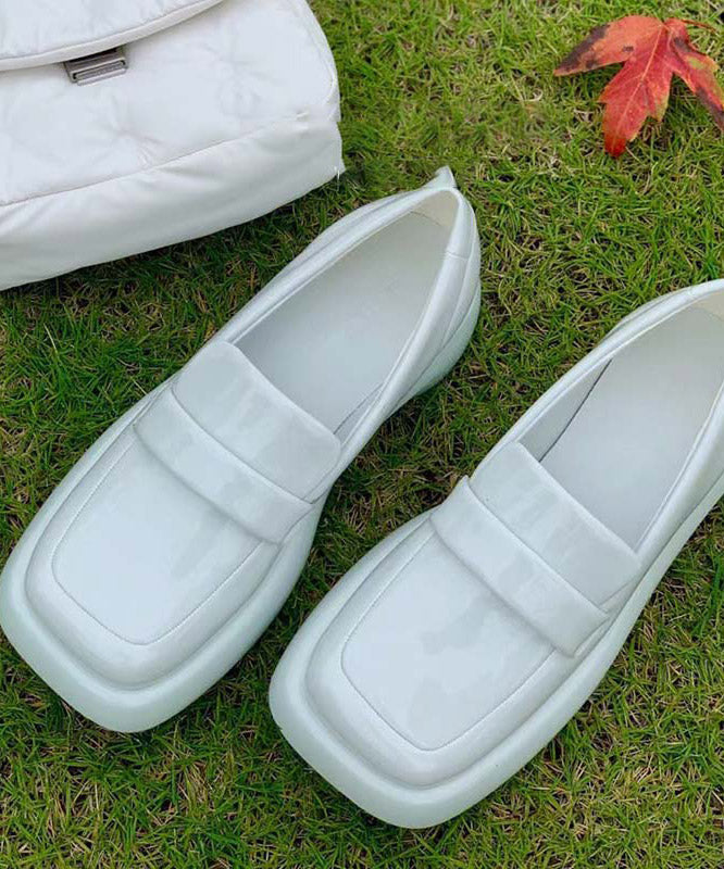 Effortlessly Elegant Shoes with a Timeless Design
