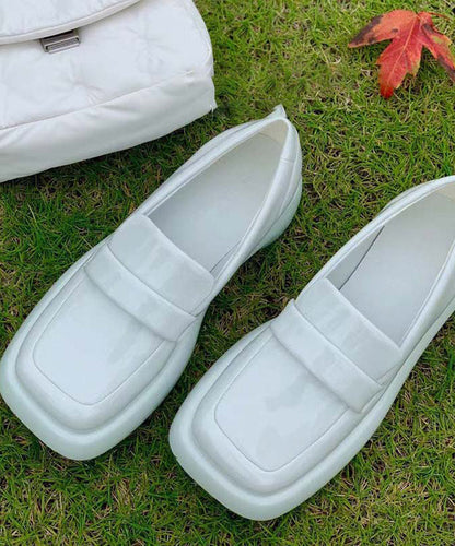 Effortlessly Elegant Shoes with a Timeless Design
