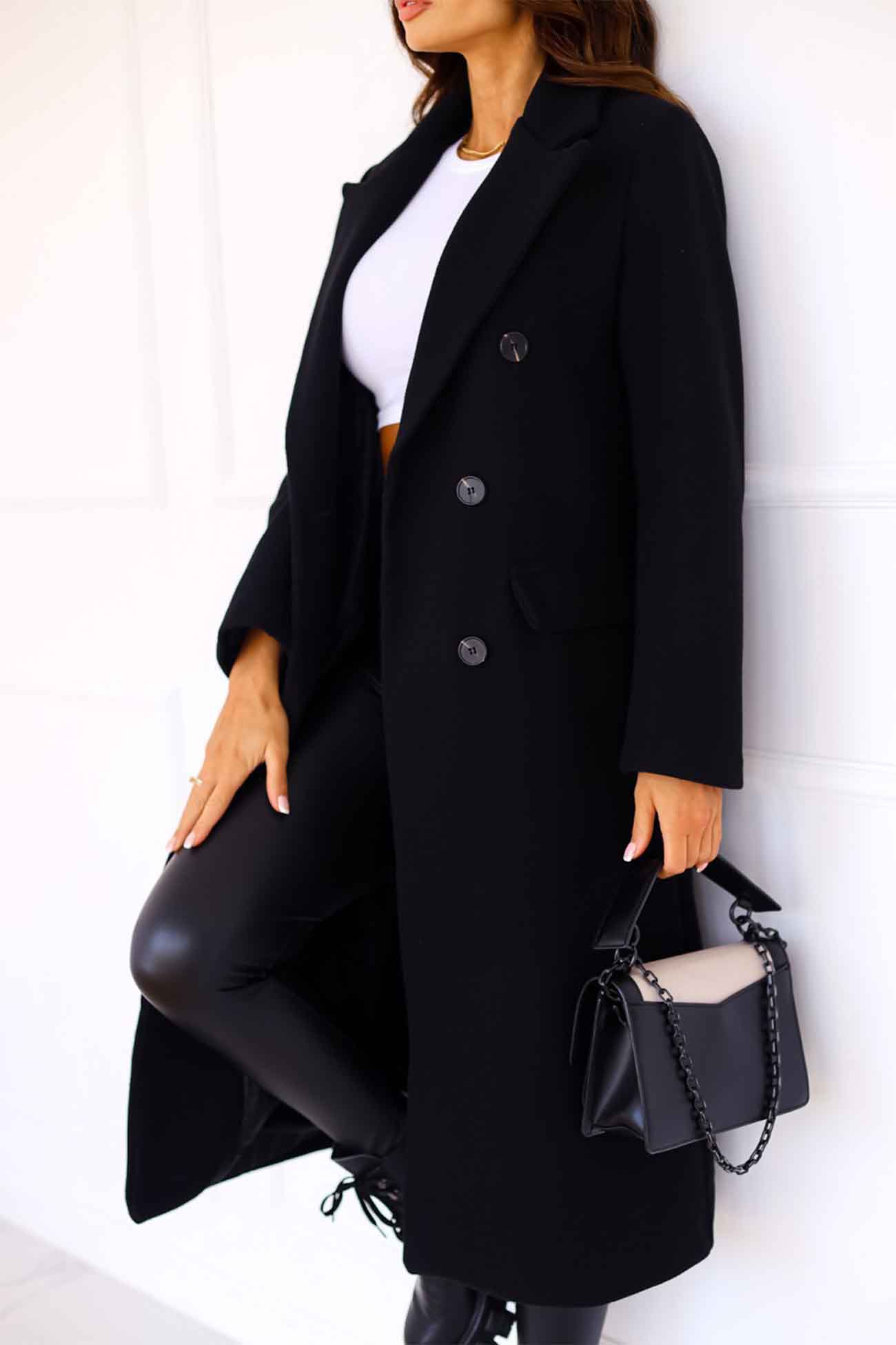 Well Tailored Coat with a Graceful Silhouette