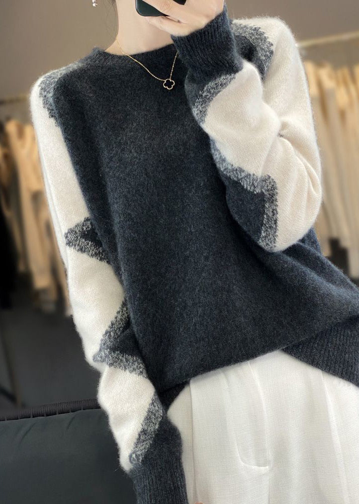 Classic Vintage Sweater with a Flattering Fit