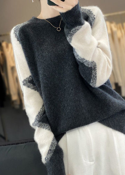 Classic Vintage Sweater with a Flattering Fit